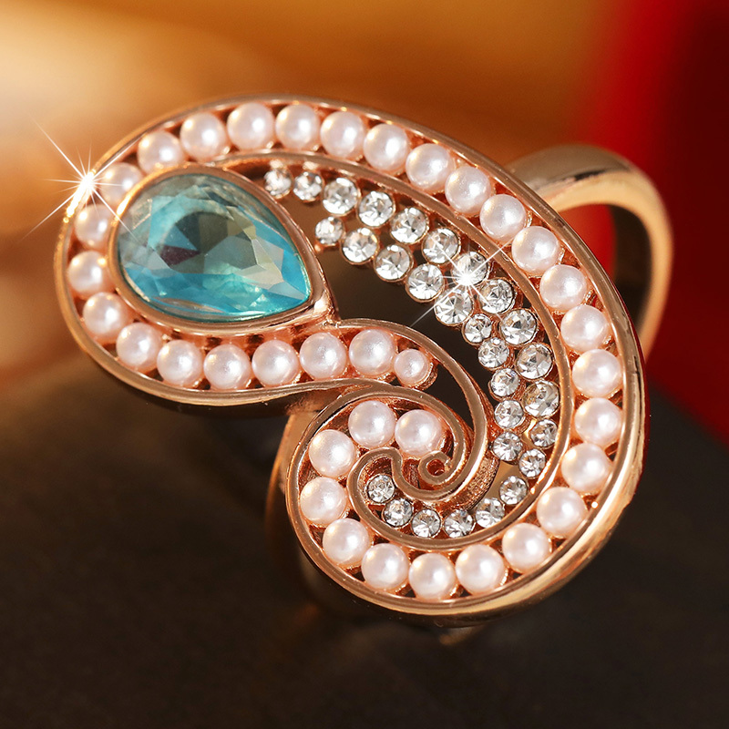 Asymmetric Spiral Hollow Women's Ring with Synthetic Zirconia